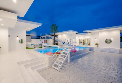 Gory House Pool Villa